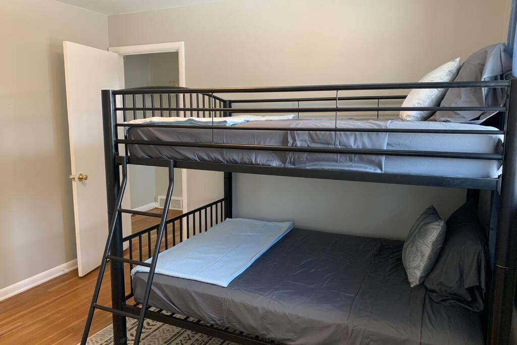3 King Beds + Bunk Beds On Broadway Villa Littleton Exterior photo